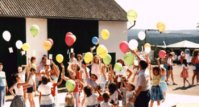 Der Luftballonwettbewerb Ein sichtlicher Spaß für die Kinder