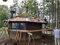 Erneuerung des Dachs auf der Schutzhütte Wanderath
